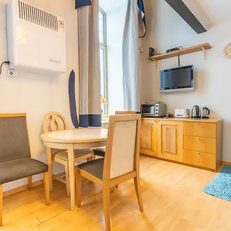 Daily - Split Level Near Port Apartament *